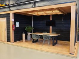 Foto van WoodAcademy tuinhuis met overkapping Nefriet Excellent nero