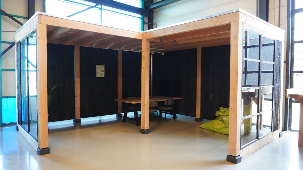 WoodAcademy Douglas overkapping L-model Moonstone Excellent Nero - Showroom Model