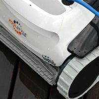 Foto der Dolphin PoolStyle M1AG E10 Bodenreinigung (Poolroboter für privates Schwimmbad)
