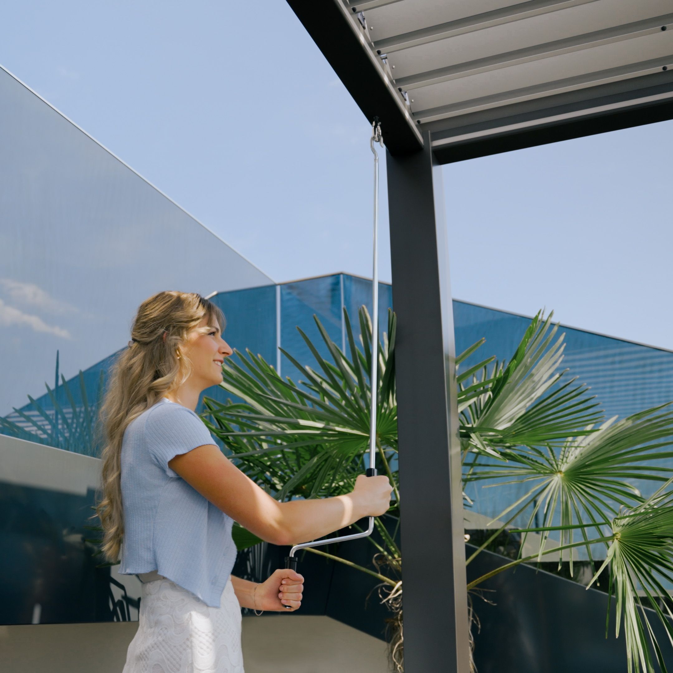 Foto van Biohort Pergola 600 x 300 cm Kwartsgrijs metallic