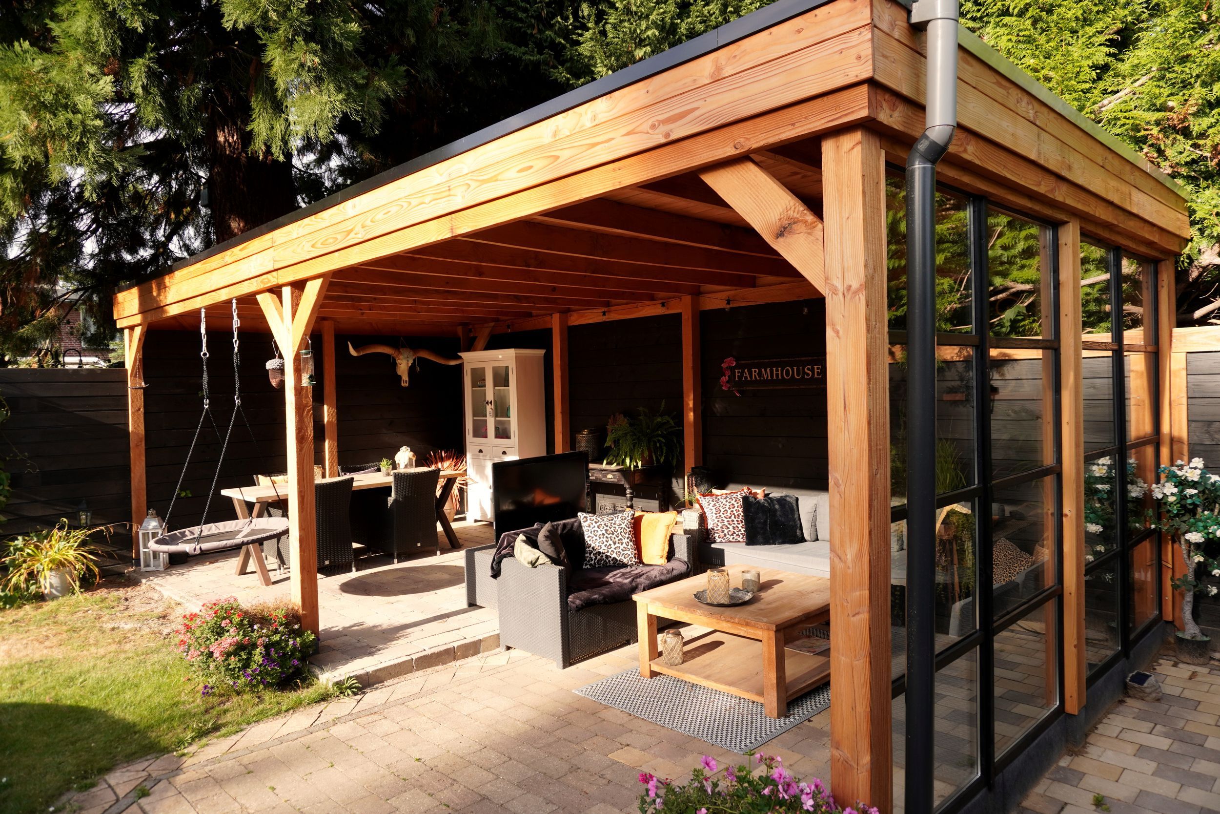 Foto van WoodAcademy Duke Douglas Overkapping 500x300 cm GESCHAAFD