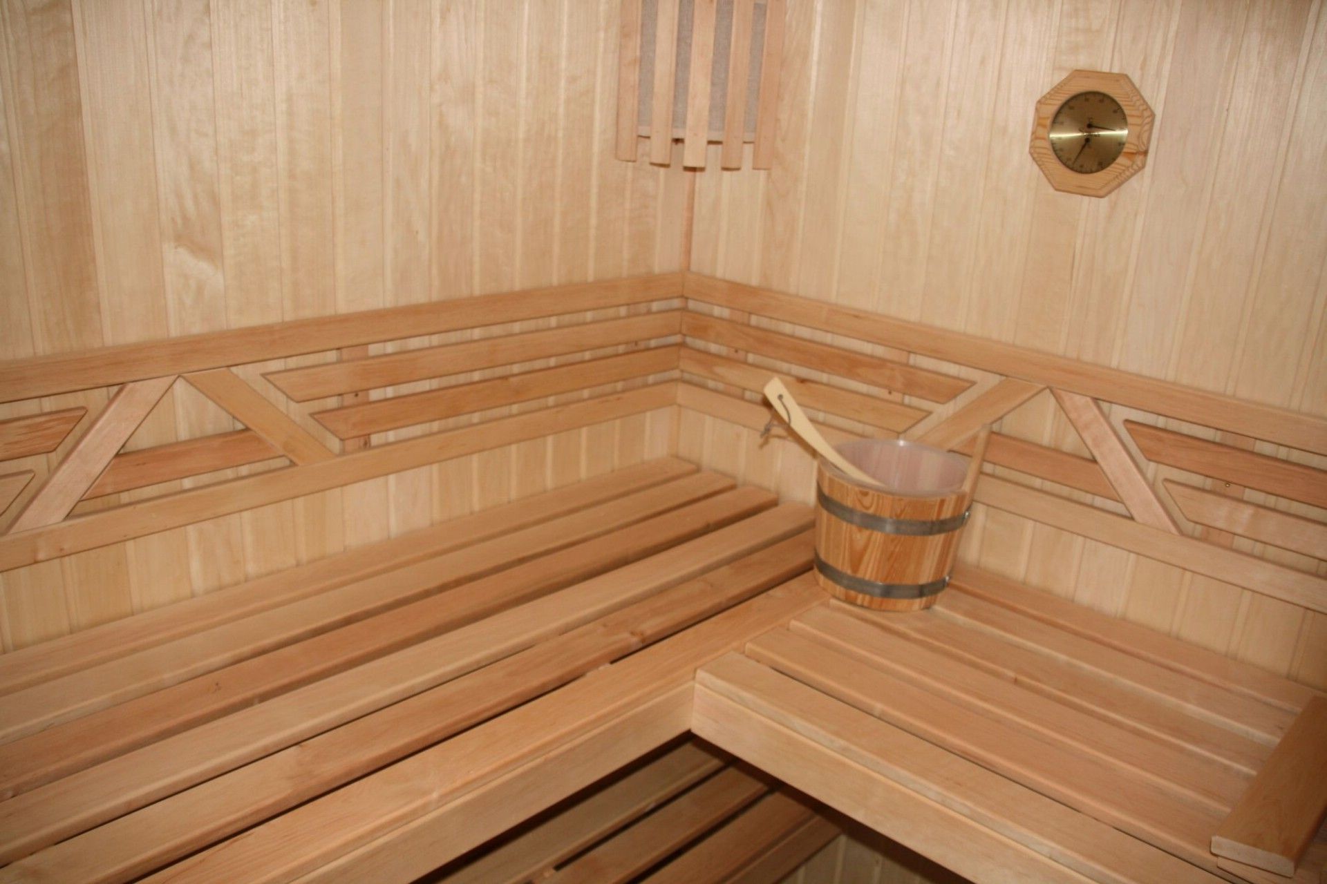 Foto van Azalp elementhoeksauna Classic 263x263 cm - elzen