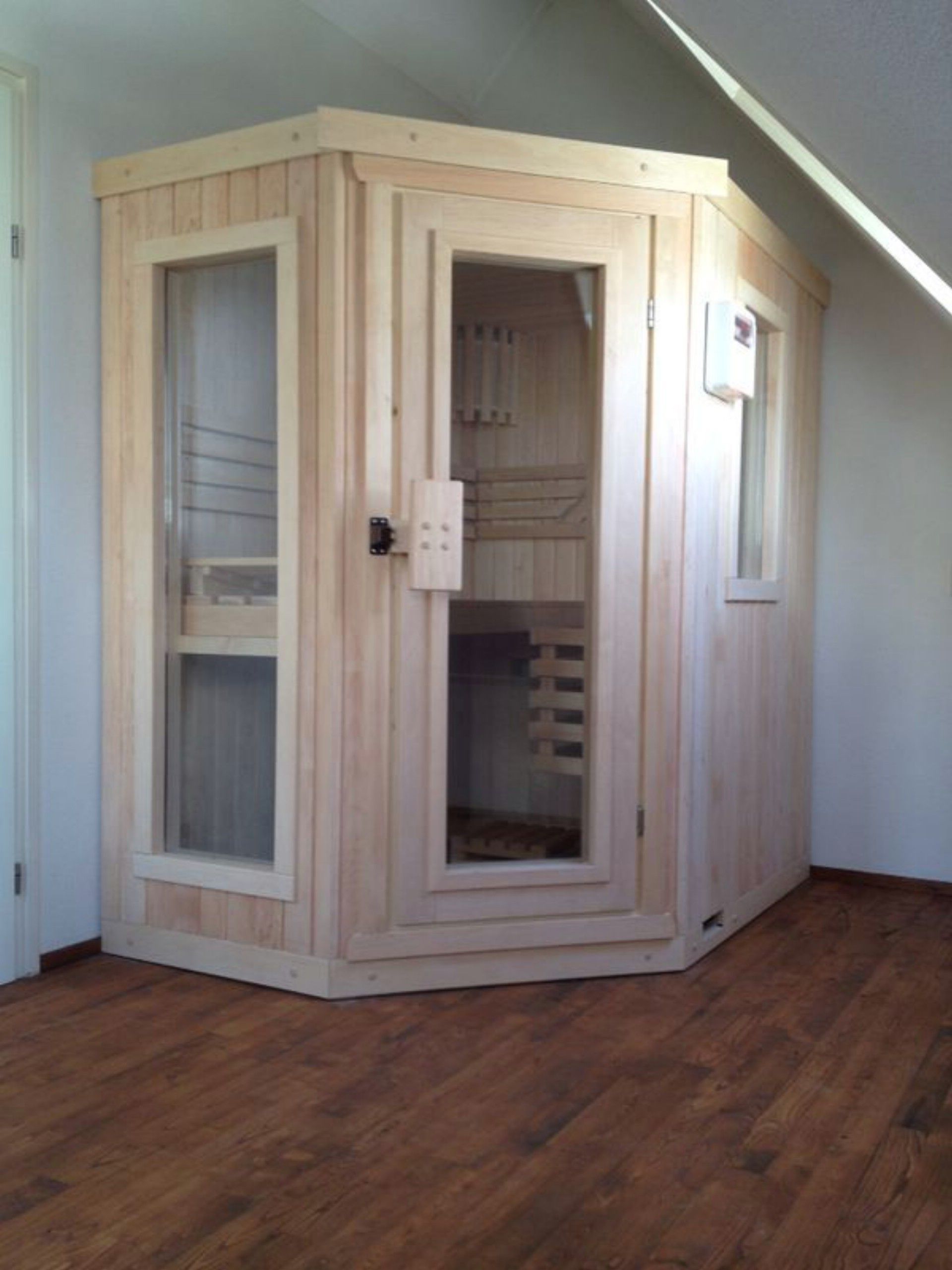 Foto van Azalp elementhoeksauna Classic 220x203 cm - elzen