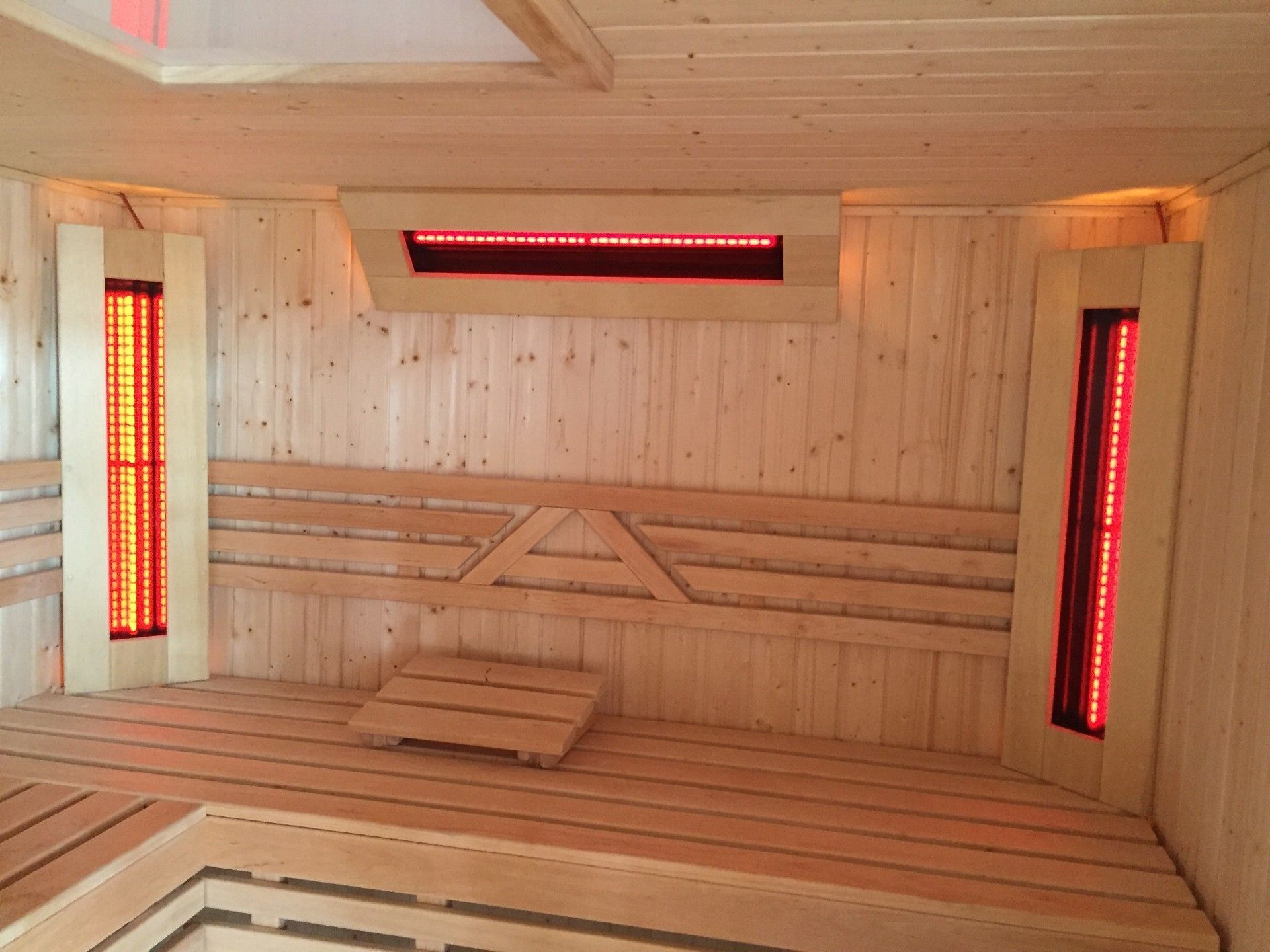 Foto van Azalp elementhoeksauna Classic 169x186 cm - vuren