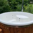 Foto von Premium Hot Tub Kjeld mit externen Holzofen 