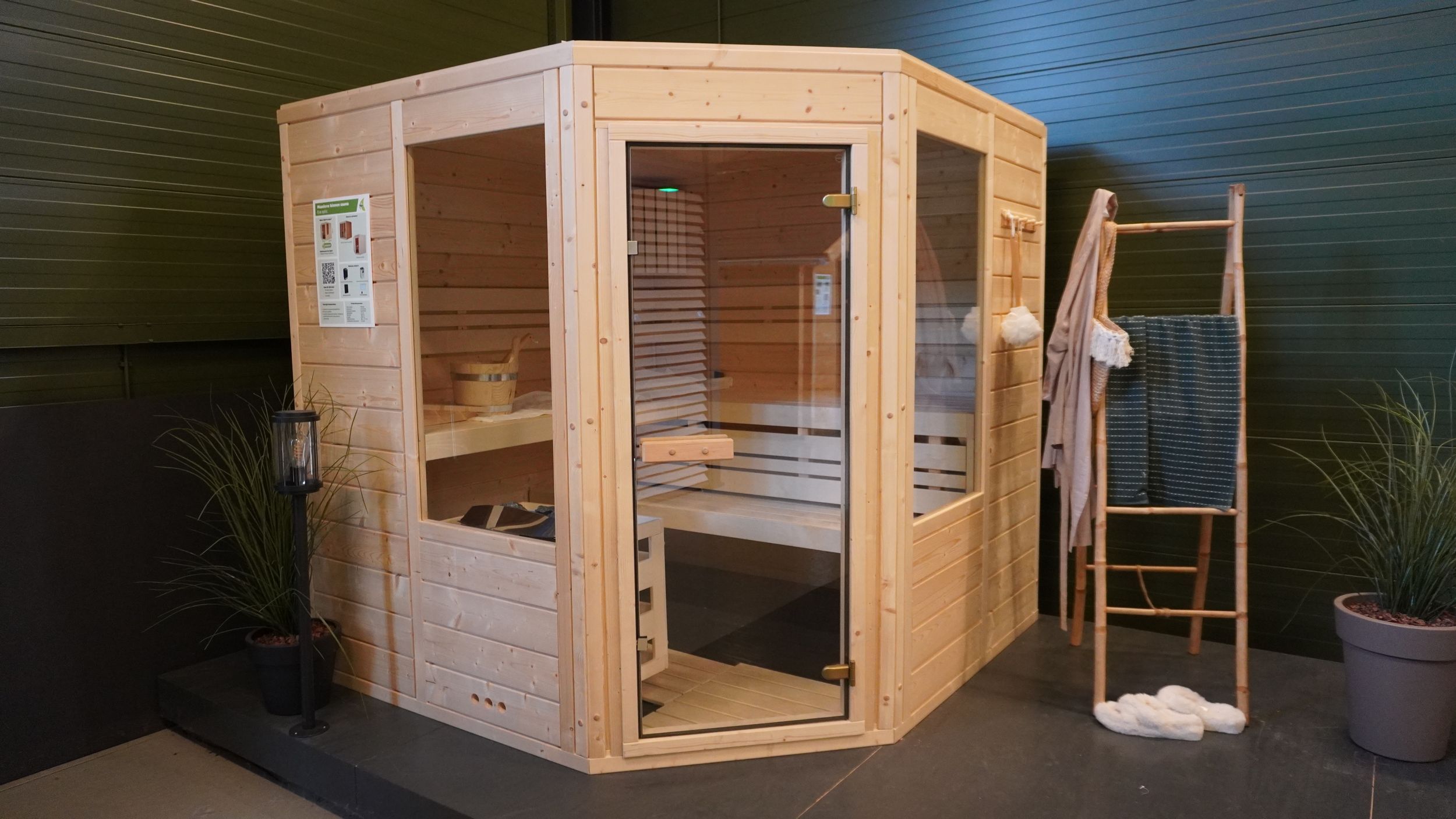 Foto van Azalp massieve hoeksauna Eva Optic 200x200 cm - Showroom Model