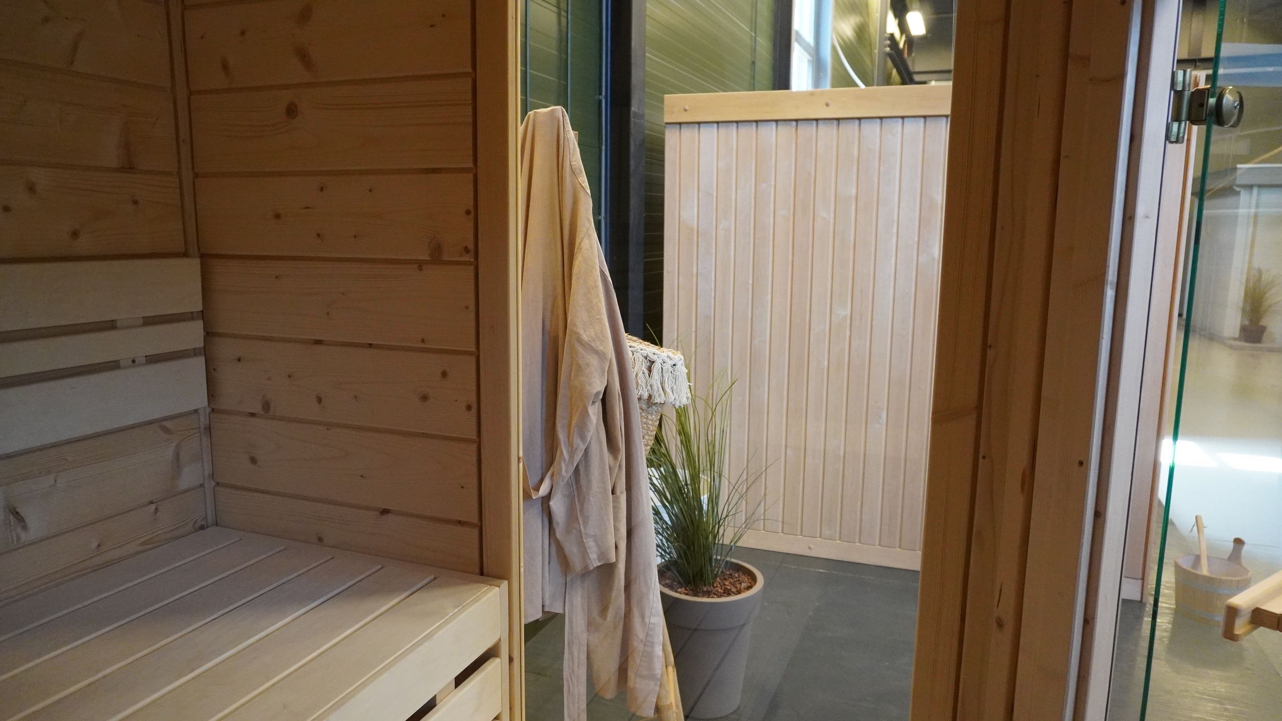 Foto van Azalp massieve hoeksauna Eva Optic 200x200 cm - Showroom Model