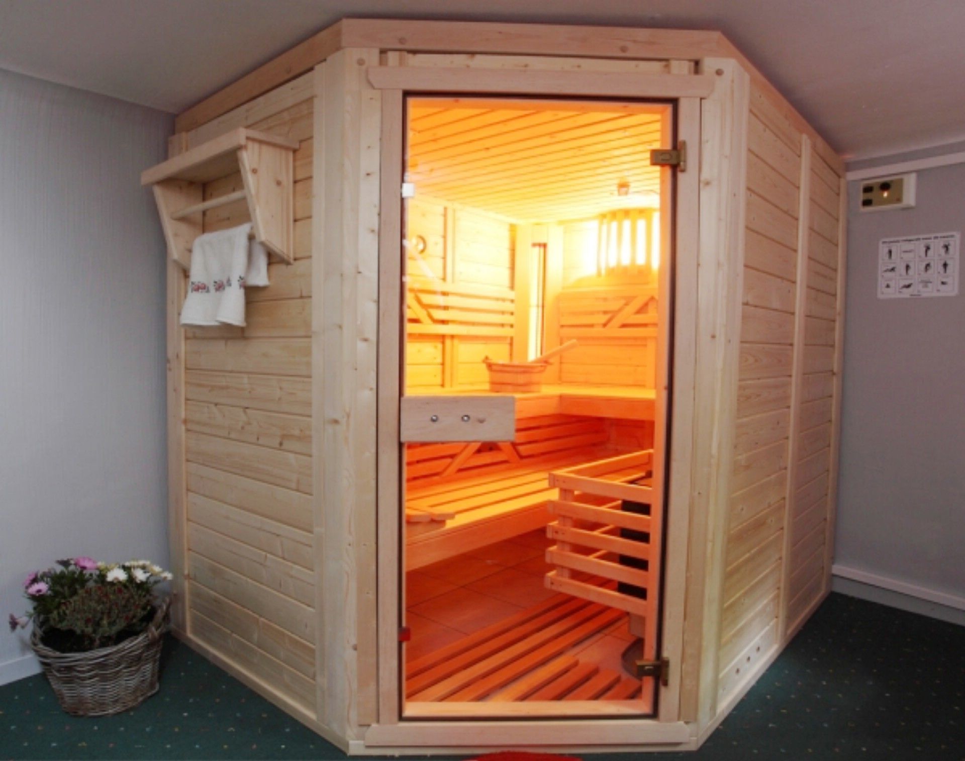 Foto von Azalp Eck-Massive Sauna Genio