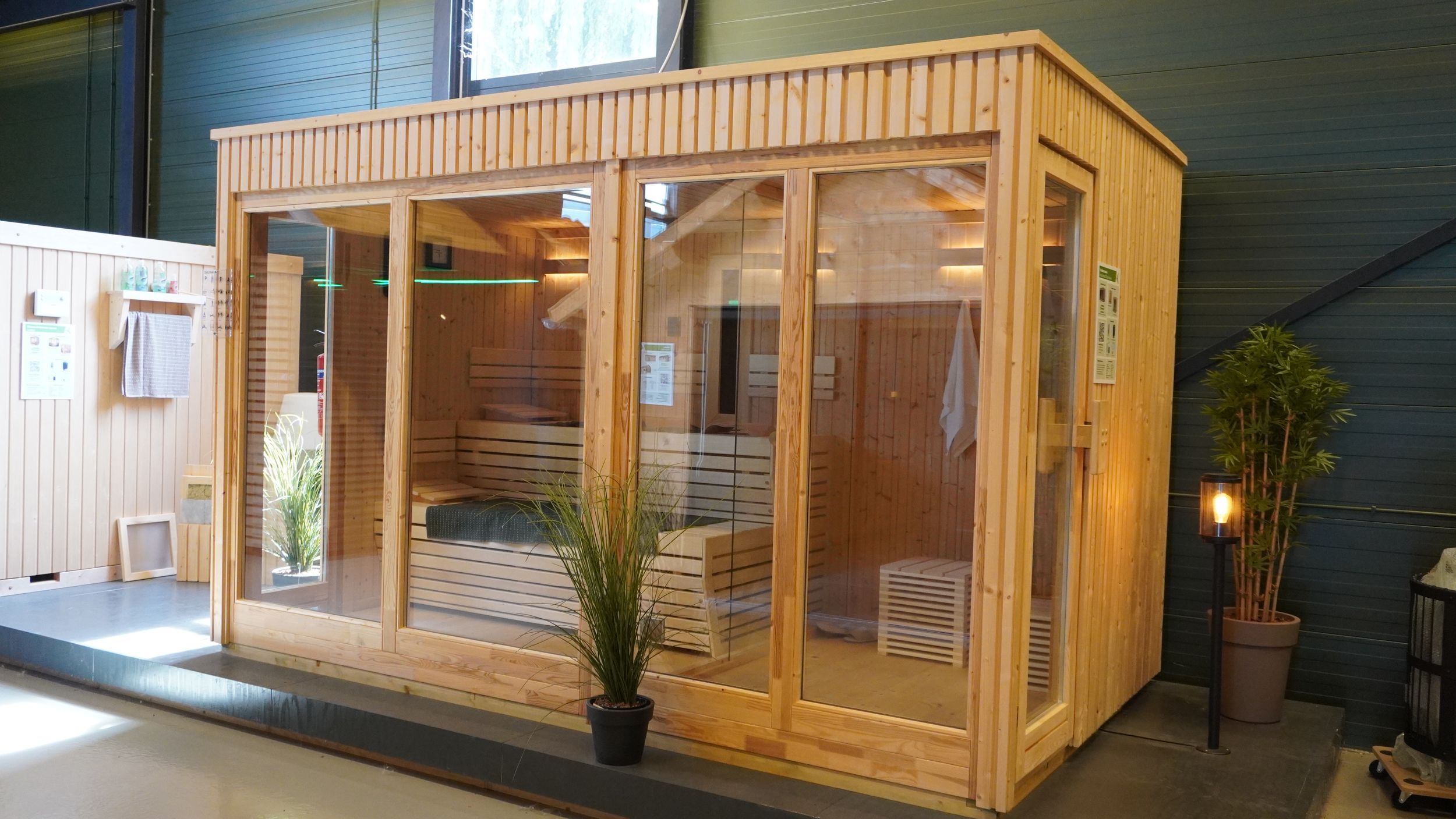 Foto van Azalp Royal Class buitensauna Kaunis 326x217 cm - Showroom Model