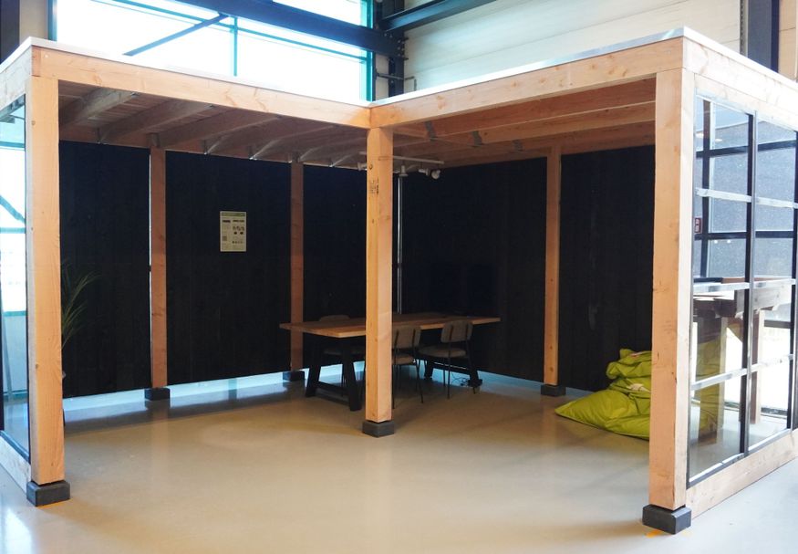 Foto van WoodAcademy Douglas overkapping L-model Moonstone Excellent Nero 580x300+300x300 - Showroom Model