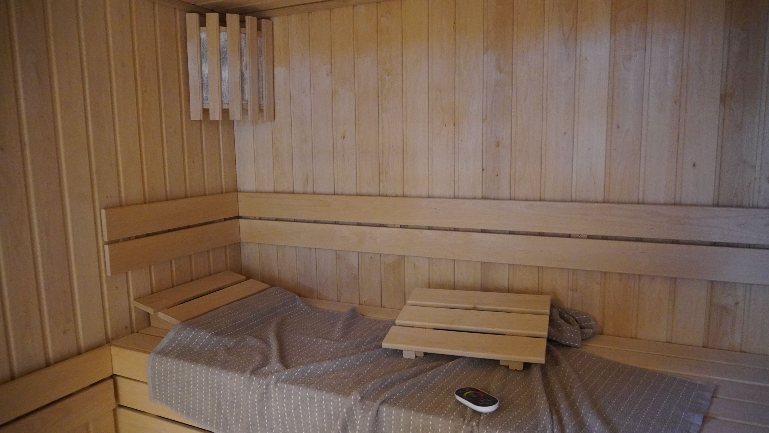 Foto van Azalp elementsauna Lumen 203x203 cm - vuren - Showroom Model