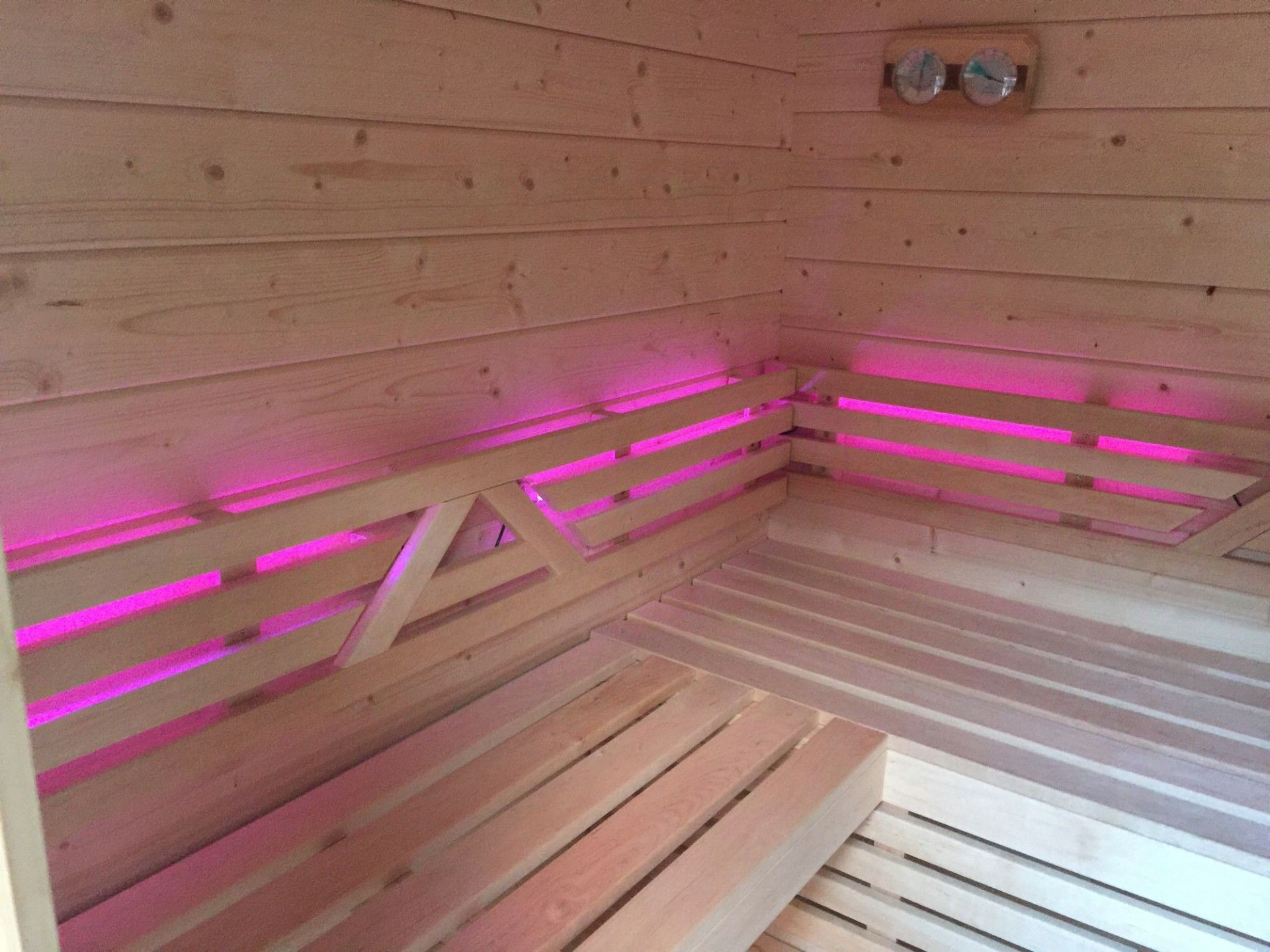 Foto van Azalp buitensauna Nauttia 210x210 cm