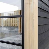 Foto van WoodAcademy tuinhuis met overkapping Nefriet Excellent nero