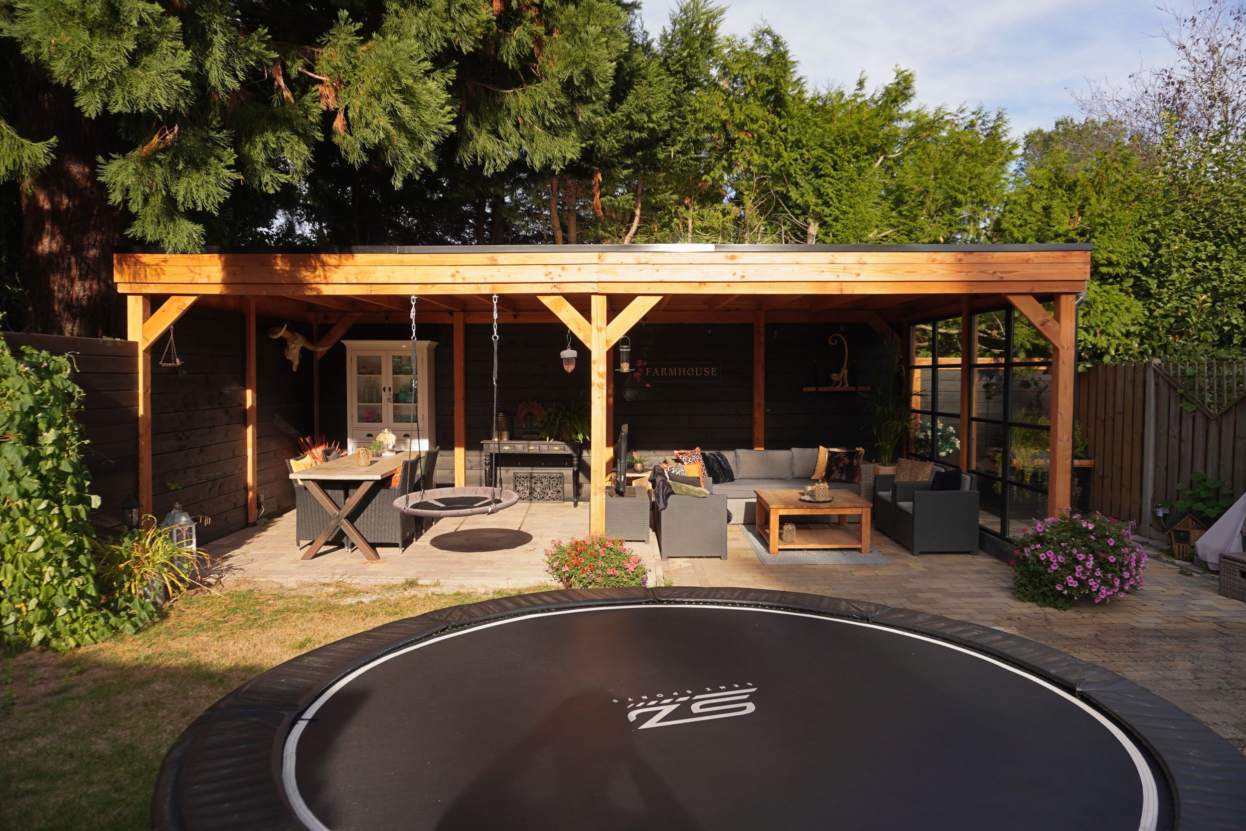 Foto van WoodAcademy Nortfolk Nero Douglas Overkapping 680x400 cm