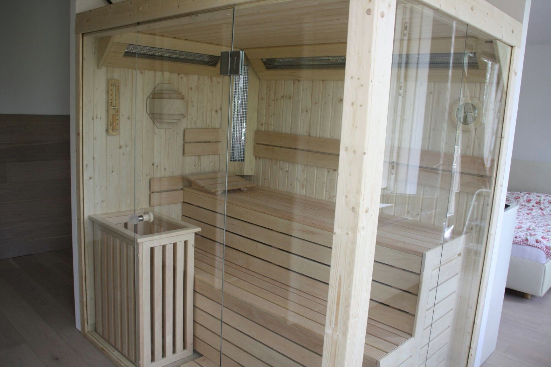 Foto van Azalp elementsauna Prisma 186x237 cm - elzen