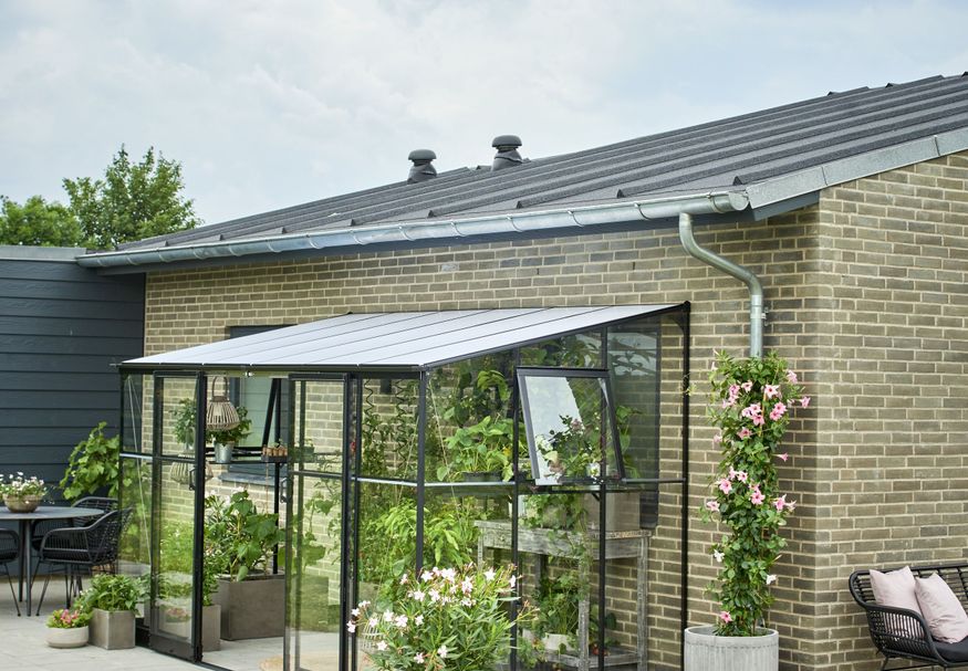 Royal Well Muurkas Qube Lean-to 612 zwart + 6 mm polycarbonaat Foto van Royal Well Muurkas Qube Lean-to 612 zwart + 6 mm polycarbonaat