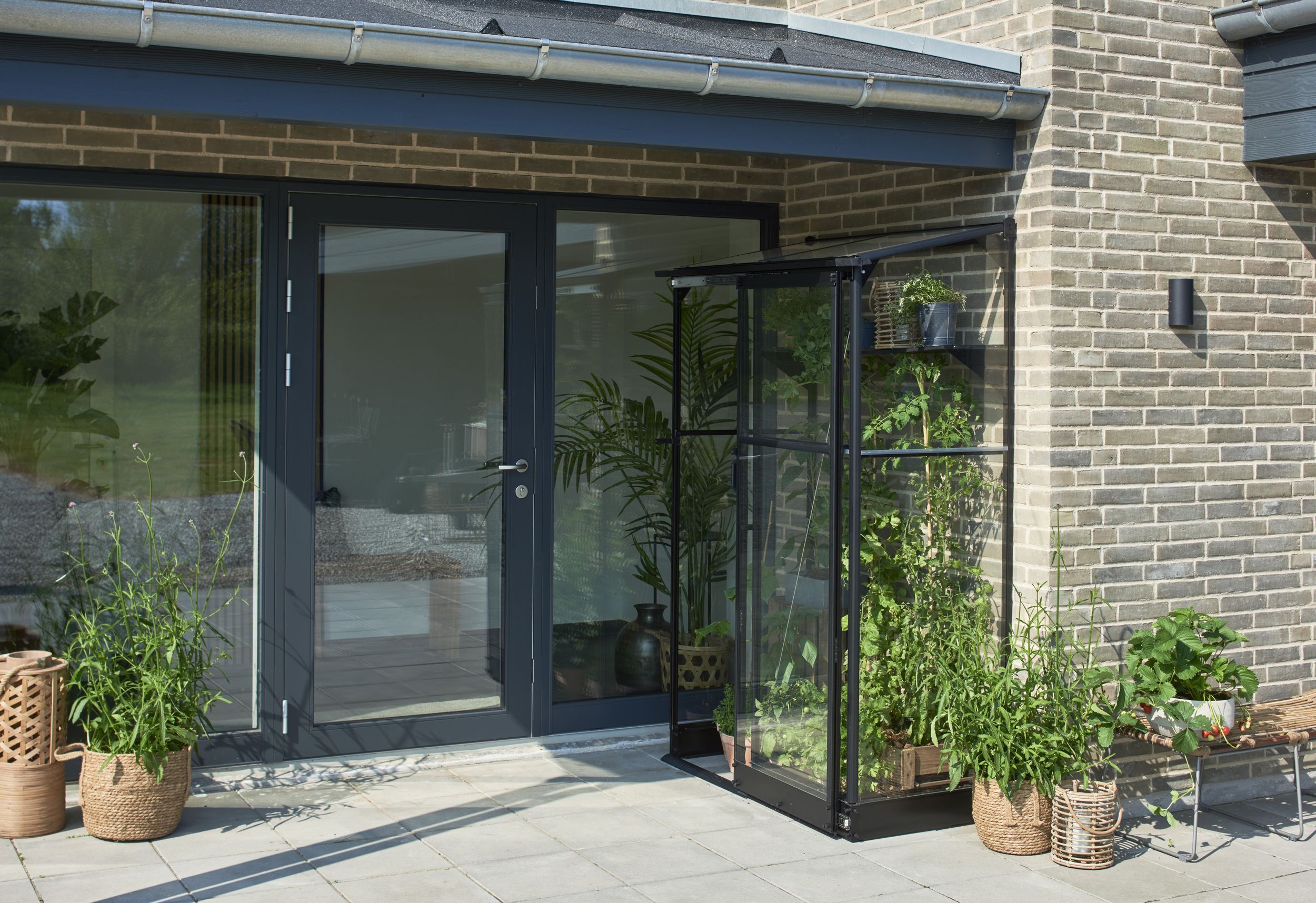 Foto van Royal Well Qube Lean-to 24 Muurkas zwart