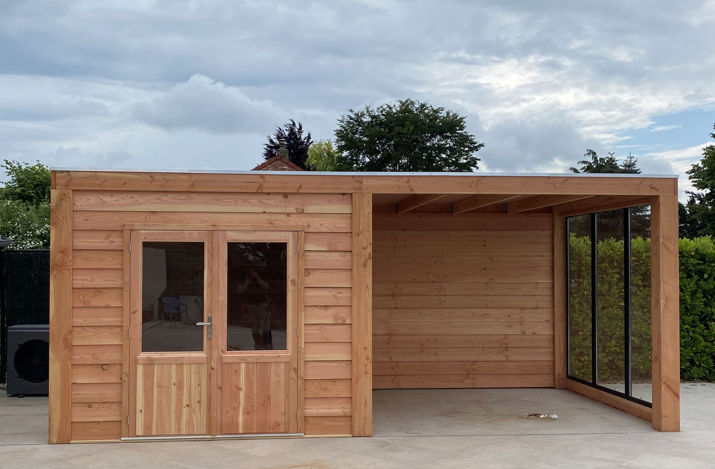 Foto van WoodAcademy tuinhuis met overkapping Sapphire Excellent 500x300 cm