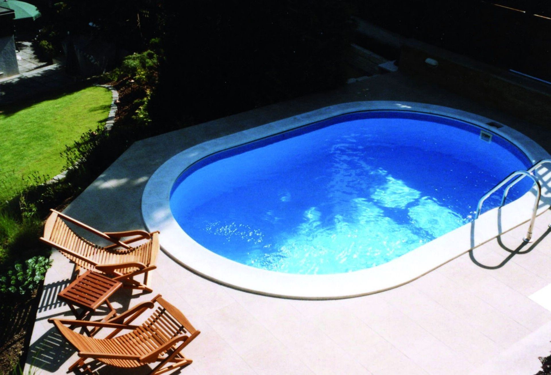 Foto der Trend Pool Beckenrandsteine Tahiti weiß (für Ovalbecken)