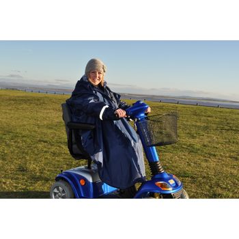 Foto van Poncho voor rolstoel en scootmobiel met mouwen blauw