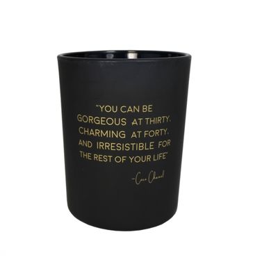 Foto van MY FLAME LIFESTYLE - Sojakaars - “You can be gorgeous at thirty, charming at forty”