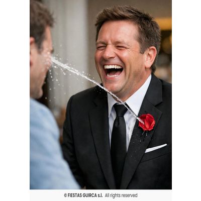Foto van Fop Roos Met Waterspuit