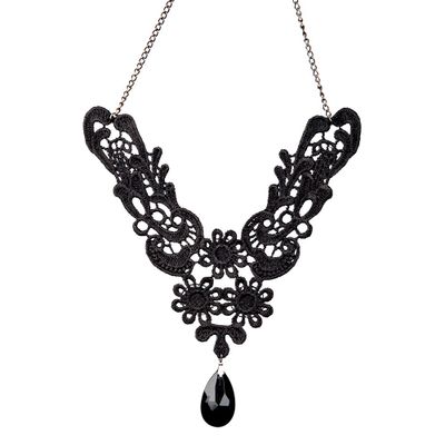 Foto van Gothic Ketting Kant Met Steen 
