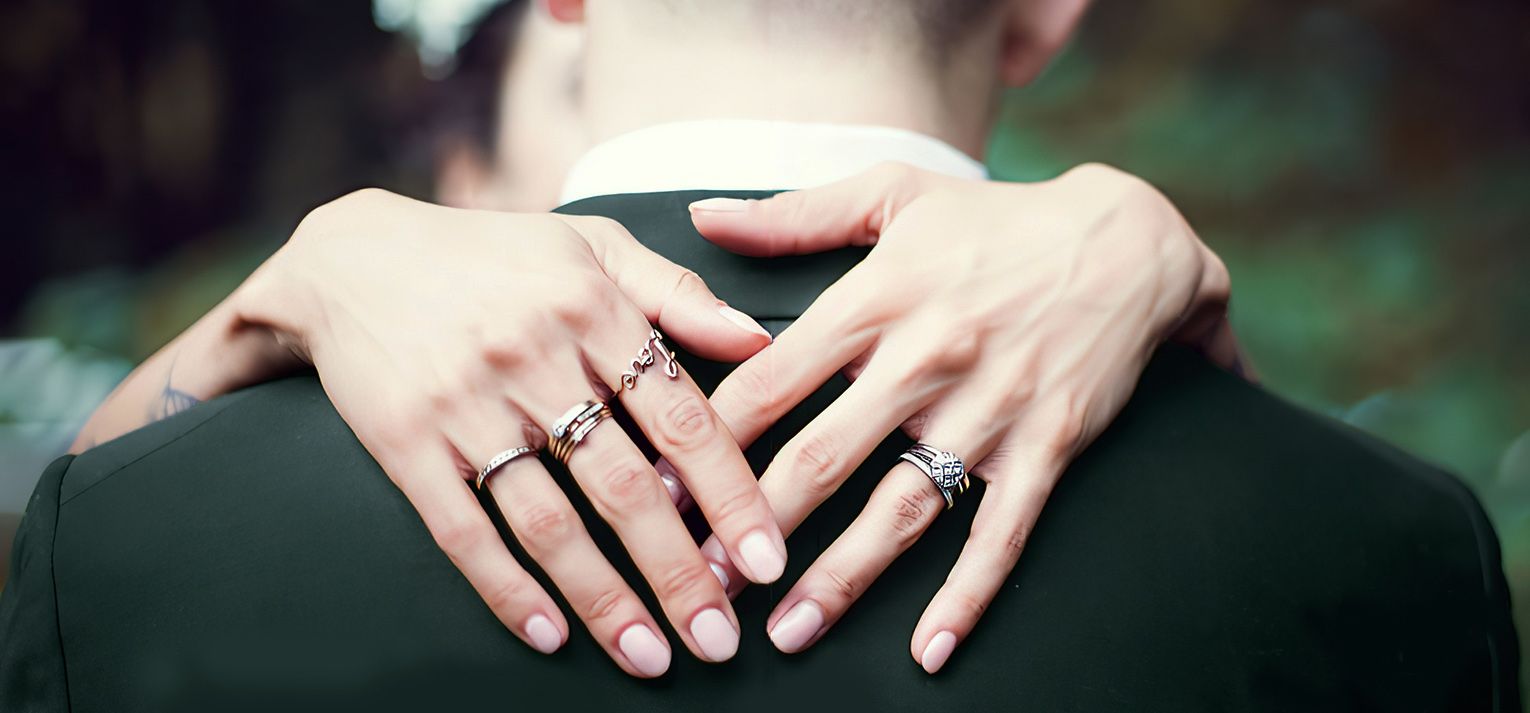 Links oder rechts für Ihren Ehering? DiamondsByMe