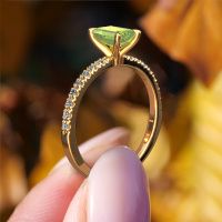 Image of Engagement Ring Crystal Eme 2<br/>585 gold<br/>Peridot 6.5x4.5 mm