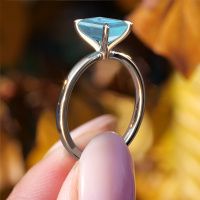 Image of Engagement Ring Crystal Eme 1<br/>950 platinum<br/>Blue topaz 8x6 mm