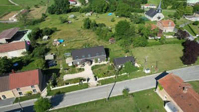 Riant huis met naastgelegen vakantiehuis in de Franse Ardennen op 3u vanaf Brussel en Luik