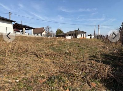 Perceel van 3059 m2 te koop met stenen tuinhuis