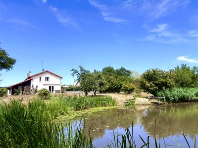 Vrijstaande woning met eigen natuurpark en vijver in Frankrijk