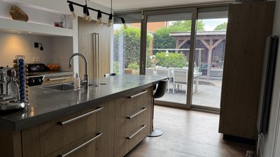 Veelzijdig huis, met bioscoop en dubbele garage en veel meer.
