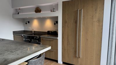 Veelzijdig huis, met bioscoop en dubbele garage en veel meer.