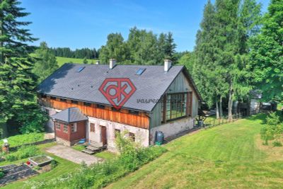 Vrijstaande woning met grote schuur en ruim 3000 m2
