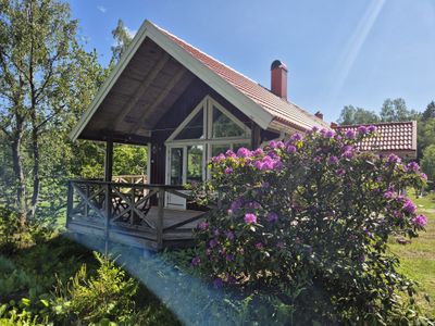 Zweden: Charmant rood houten huis met 2,4 hectare eigen grond
