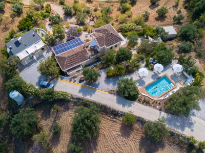 Volkomen legale villa van 245 m² op een perceel van 7.800 m² en geweldig uizicht, met uitbreidingsmogelijkheid van 200 m².