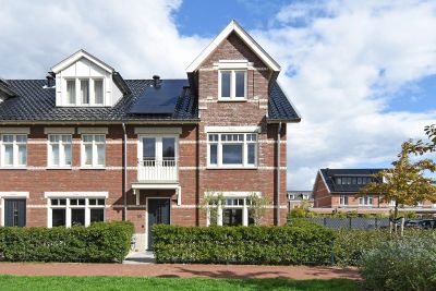 Stijlvolle en moderne hoekwoning in de chique, kindvriendelijke wijk Vroondaal