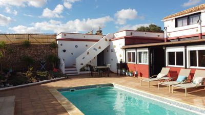 Grote prachtig gelegen villa / B&B direct naast natuurpark op zonovergoten Fuerteventura