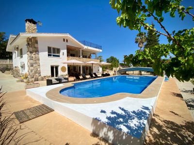 CHARMANTE KLEINSCHALIGE B&B te koop onder de Spaanse zon.