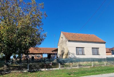Typisch Slavonisch huis met bijgebouwen te koop nabij Kurhaus