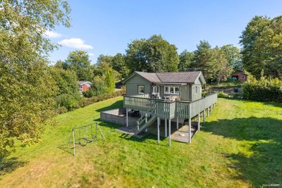 Prachtig vrijstaand vakantiehuis met uitzicht op het water, gelegen op een ruim perceel van 1785 m² in een rustige, natuurrijke omgeving.