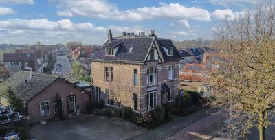Jugendstil Villa B&B met privé wonen, verwarmd zwembad, ruime garage en tropische tuin