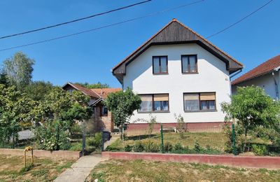 Groot huis: Meerdere woonunits, schuren & moestuin. Wonen & werken in Kroatië.