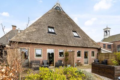 3 BenB appartementen + boutique hotel vergunning + wonen — unieke kans aan de Waddenkust
