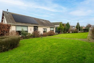Uniek wonen: twee zelfstandige woningen op één royaal perceel van ruim 2.100 m². In Nederland
