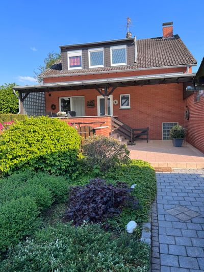 Vrijstaand woonhuis dichtbij de Nederlandse grens