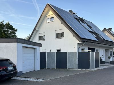 Moderne twee-onder-een-kapwoning met garage