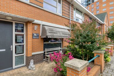 Een sfeervolle ruime woning met een zonnige tuin